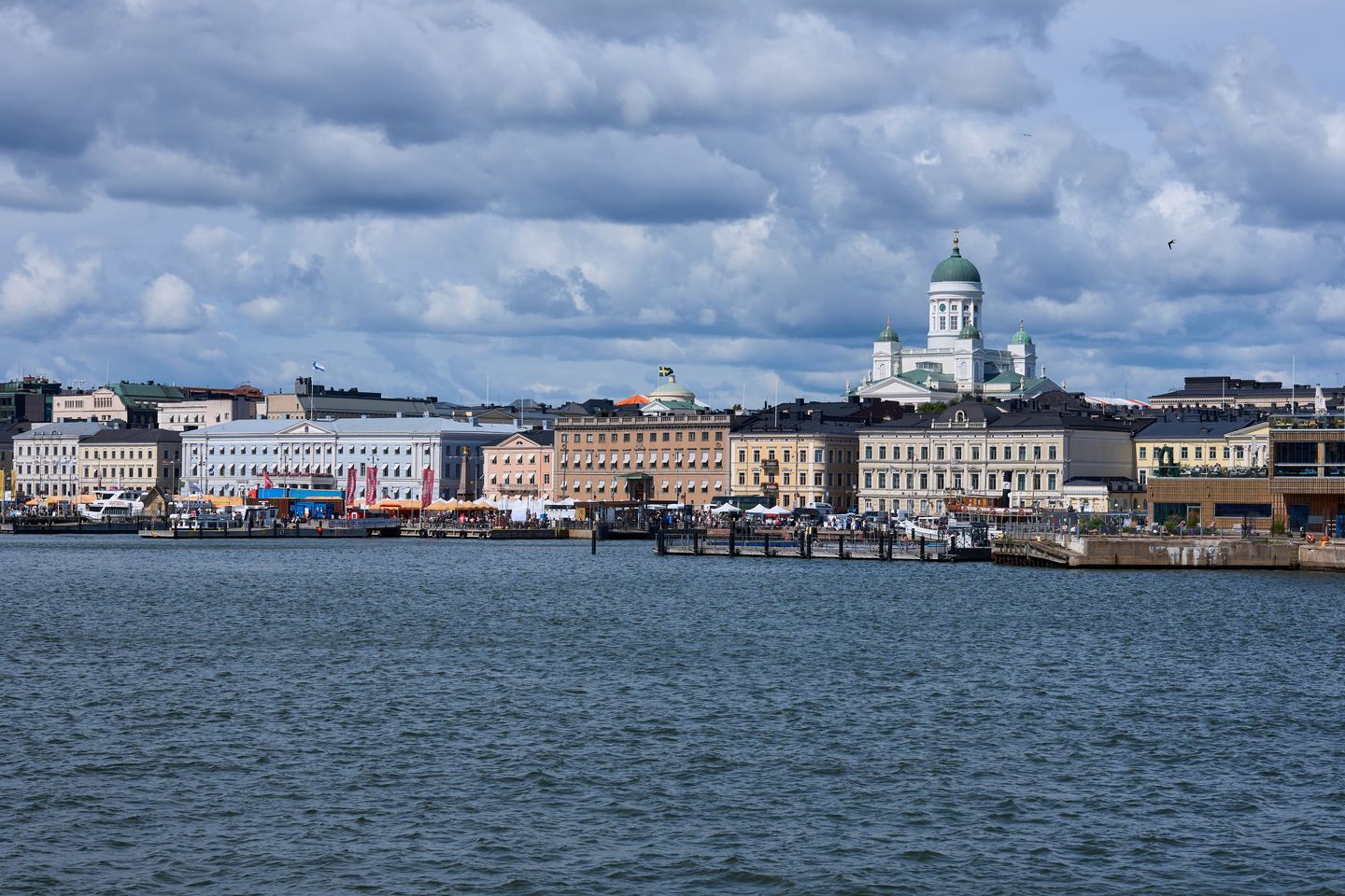 Port d’Helsinki et la cathédrale luthérienne, vus depuis la mer